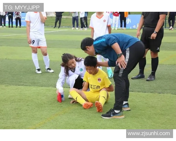 全民参与足球活动推广助力青少年健康成长与团队精神培养