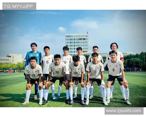 团结拼搏足球社足球队展现青春风采与团队精神的精彩瞬间